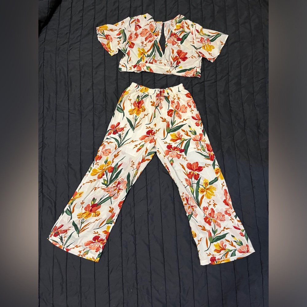 Cute two piece tropical lounger wear L